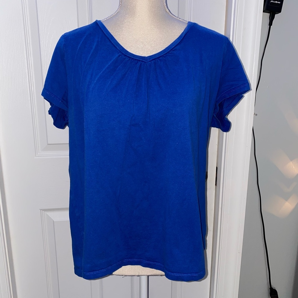 🌻BUNDLE 3 Women’s blouses for 15% off!🌻